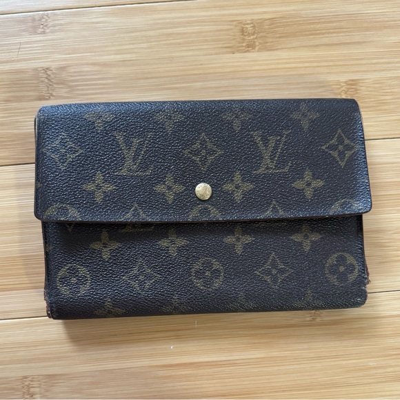 Louis Vuitton Passport pochette Big size Trifold compact wallet - Picture 1 of 8
